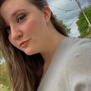 Meet your Posher, Olivia